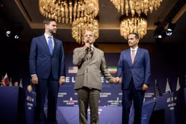 Mỹ - Iran nhất trí ngừng bắn và gặp nhau tại Qatar
