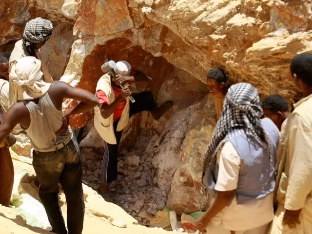 it-nhat-60-tho-mo-tu-vong-sau-vu-sap-ham-o-sudan.png