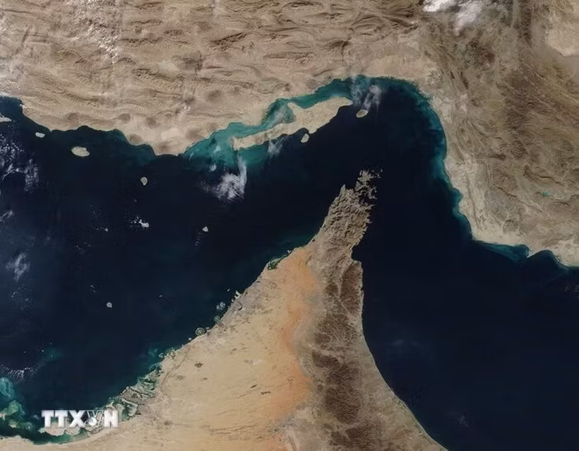 iran-mo-rong-vung-han-che-hang-hai-ra-vinh-oman-va-bien-arab.png