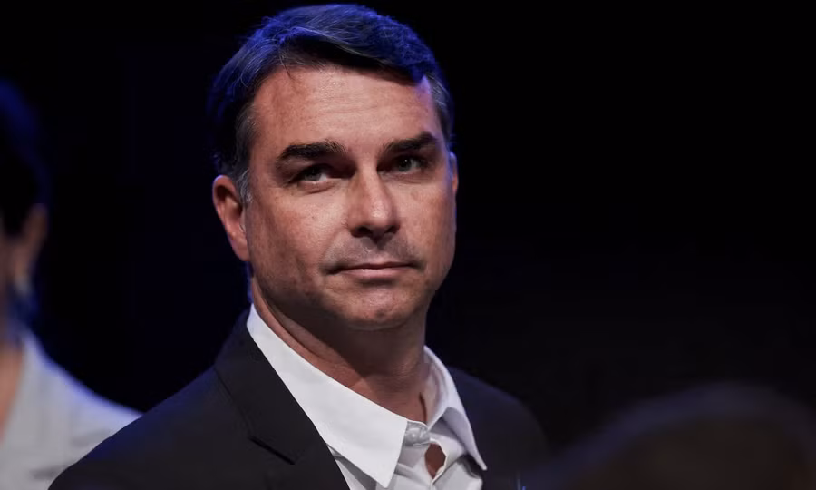 hau-bau-cu-brazil0ong-flavio-bolsonaro-bi-yeu-cau-nop-ho-chieu-dang-doi-lap-cong-nhan-ket-qua.png
