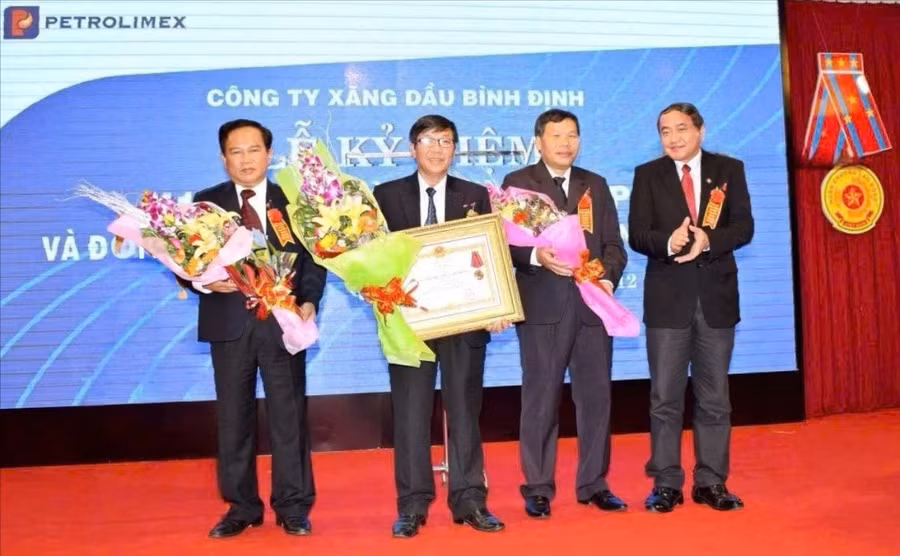 cong-ty-don-nhan-huan-chuong-4625.jpg