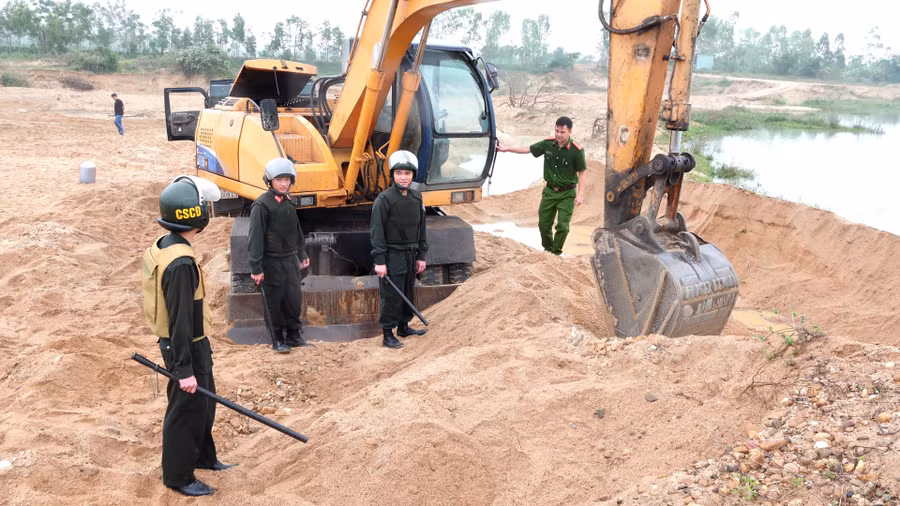 cong-an-bao-ve-hien-truong.jpg