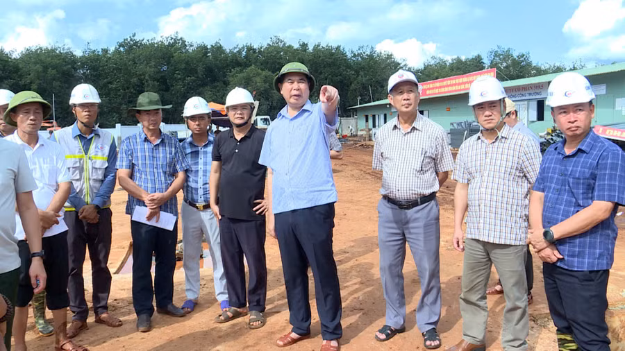 pho-chu-tich-ubnd-tinh-lam-hai-giang-kiem-tra-tai-truong-ptnt-lien-cap-tieu-hoc-va-thcs-ia-o-anh-huy-toan.jpg