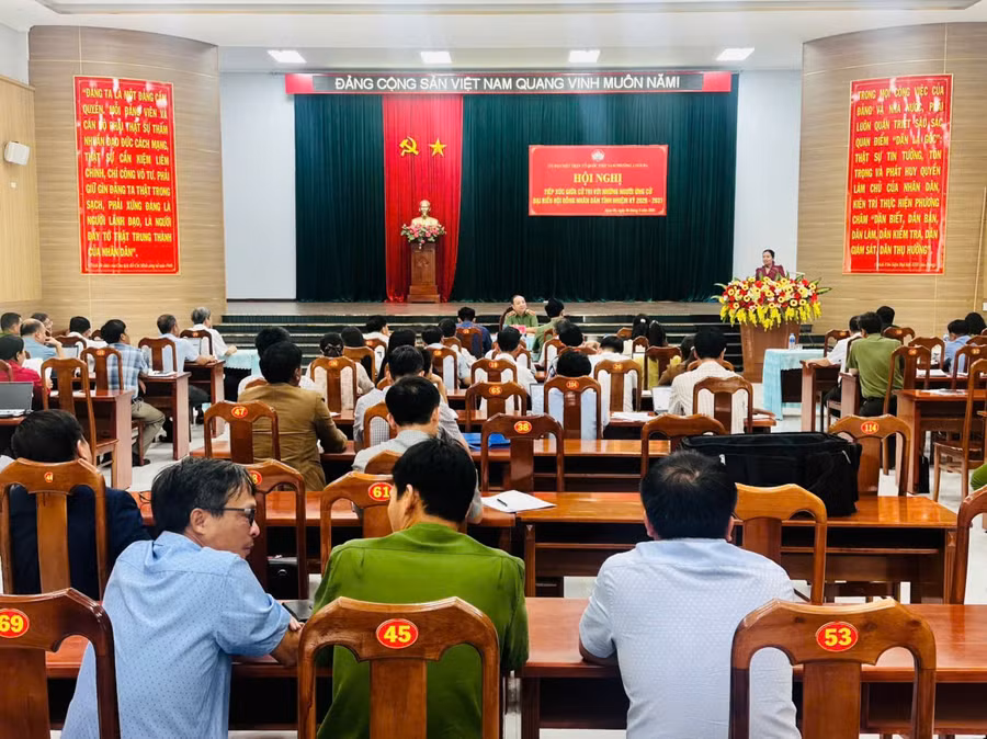 quang-canh-buoi-lam-viec-anh-nguyen-sang.jpg