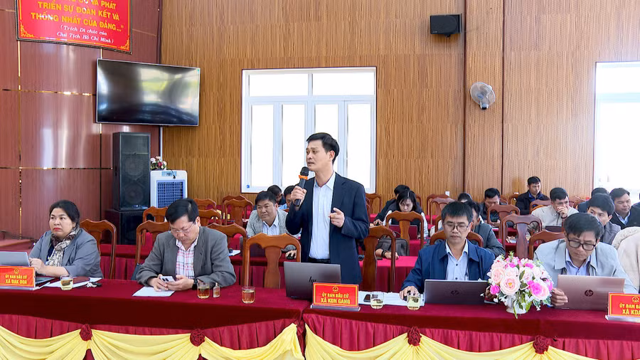 bi-thu-dang-uy-xa-kon-gang-tran-minh-chan-neu-y-kien-tai-buoi-lam-viec-anh-manh-ha.jpg