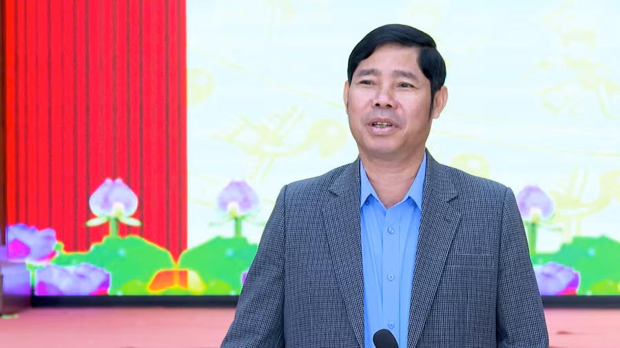 Phó Chủ tịch Thường trực Ủy ban MTTQ Việt Nam tỉnh Trần Minh Sơn phát biểu chỉ đạo tại buổi làm việc. Ảnh: Mạnh Hà