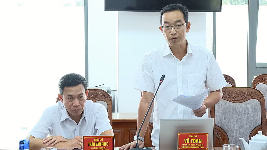 ong-vo-toan-pho-chu-tich-ubnd-phuong-kiem-giam-doc-trung-tam-phuc-vu-hanh-chinh-cong-phuong-pleiku-phat-bieu-tai-buoi-lam-viec-anh-rpien.jpg