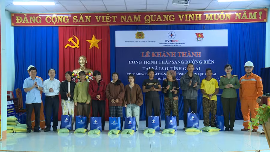 tang-qua-ia-o.jpg