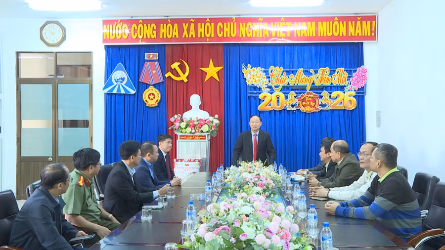 bi-thu-tinh-uy-thai-dai-ngoc-phat-bieu-ghi-nhan-nhung-ket-qua-dat-duoc-cua-nha-may-duong-an-khe-anh-minh-trung.jpg