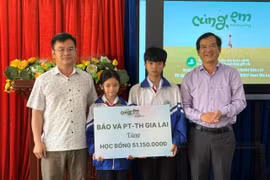 Trao hỗ trợ hơn 50 triệu đồng cho 3 anh em trong phóng sự “Khoảng trống cần được lấp đầy”