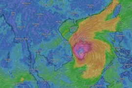Bão số 13 cách Quy Nhơn khoảng 290 km.