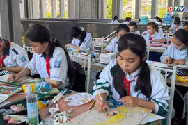 "Đại ngàn chạm biển xanh" qua các "cây cọ nhí"