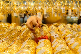 Ngày 16-10, vàng SJC giữ mốc 143,3 triệu đồng/lượng