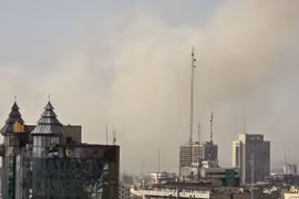Khói bốc lên từ khu dân cư sau một tiếng nổ lớn ở thủ đô Tehran, Iran ngày 28/2/2026. Ảnh: Anadolu Agency/TTXVN