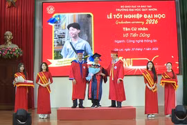 Trường Đại học Quy Nhơn trao bằng tốt nghiệp cho 2.186 sinh viên hệ chính quy