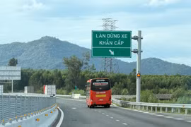 Khi nào ô tô được dừng ở làn khẩn cấp trên cao tốc?