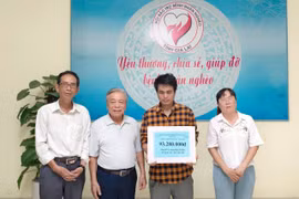 Trao hơn 93 triệu đồng hỗ trợ em Lương Hảo Thiên điều trị bệnh hiểm nghèo