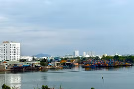Duyên hải Nam Trung bộ và Cao nguyên Trung bộ ngày nắng, đêm có mưa rào và giông vài nơi