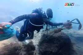Dọn rác dưới đáy biển Nhơn Hải 