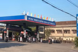 Chiều 22-10, xăng E10 giảm hơn 1.800 đồng/lít, dầu diesel tăng