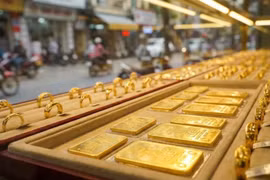 Giảm 300.000 đồng, giá vàng trong nước rời mốc 150 triệu đồng/lượng