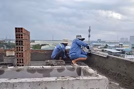 Vì sao lương triệu đồng/ngày vẫn không giữ được thợ xây?