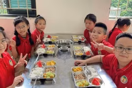 Dự thảo mới về bữa ăn học đường: Phụ huynh giám sát nhưng không gây cản trở