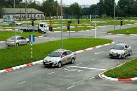 Giảm 50 km thực hành lái ô tô trên sân tập đối với hạng B, C1