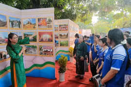 Khai mạc triển lãm “Sắc màu văn hóa Gia Lai và An Giang”