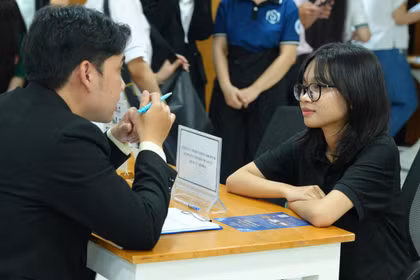 Bằng đại học có còn là “tấm vé vàng” khi tuyển dụng?