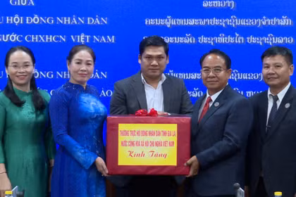 Thường trực HĐND tỉnh Gia Lai hội đàm với Thường trực HĐND tỉnh Champasak