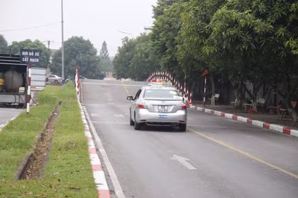 Siết đào tạo lái xe: Không cho học viên tập lái trên cao tốc phân kỳ đầu tư, làn số 1