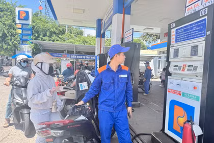 Chiều 8-10, giá xăng tăng hơn 1.000 đồng/lít, dầu diesel giảm