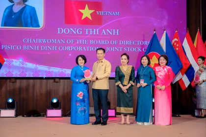 Bà Đồng Thị Ánh nhận Giải thưởng Nữ doanh nhân ASEAN xuất sắc năm 2026