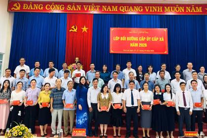 Bế giảng lớp bồi dưỡng cấp ủy cấp xã năm 2026