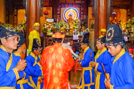 Lễ tế Thiên Hậu thánh mẫu được thực hiện theo phong tục truyền thống. Ảnh: Ngọc Nhuận