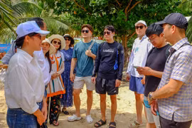 Đoàn Famtrip tham quan, khảo sát tại khu du lịch Kỳ Co. Ảnh: Đoan Ngọc