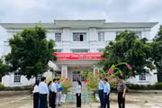 Đoàn giám sát khảo sát thực tế tại trụ sở phường An Phước (cũ). Ảnh: N.H