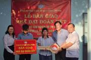 Phường Diên Hồng bàn giao nhà “Đại đoàn kết” cho hộ khó khăn