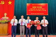 Bình Khê công bố các quyết định về tổ chức, cán bộ.