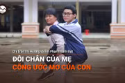 Đôi chân của mẹ cõng ước mơ của con