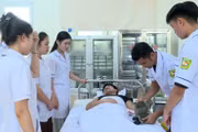 Gieo tri thức, vun đắp tình hữu nghị Việt - Lào