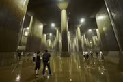 Bên trong đường hầm dưới lòng đất giúp Tokyo thoát cảnh ngập nước