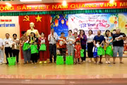 3034 suất quà tết trung thu dành tặng cho trẻ em và bệnh nhi nghèo, khó khăn Gia Lai.