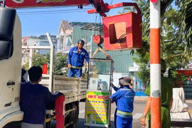Phường Quy Nhơn xử lý hàng chục trường hợp lấn chiếm vỉa hè, lòng lề đường