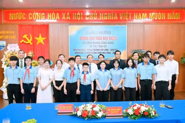 Bí thư Tỉnh ủy Thái Đại Ngọc thăm các trường học ở phía Tây Gia Lai
