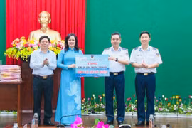 Hải đoàn 21 đồng hành với ngư dân Gia Lai