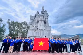 Lan tỏa tình yêu Tổ quốc từ lễ chào cờ đặc biệt