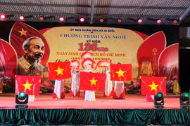 Xã Ia Krêl tổ chức văn nghệ quần chúng chào mừng kỷ niệm 136 năm Ngày sinh Chủ tịch Hồ Chí Minh