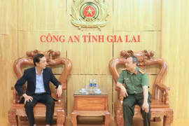 Lãnh đạo Báo và phát thanh, truyền hình Gia Lai thăm, chúc mừng Công an tỉnh nhân ngày truyền thống